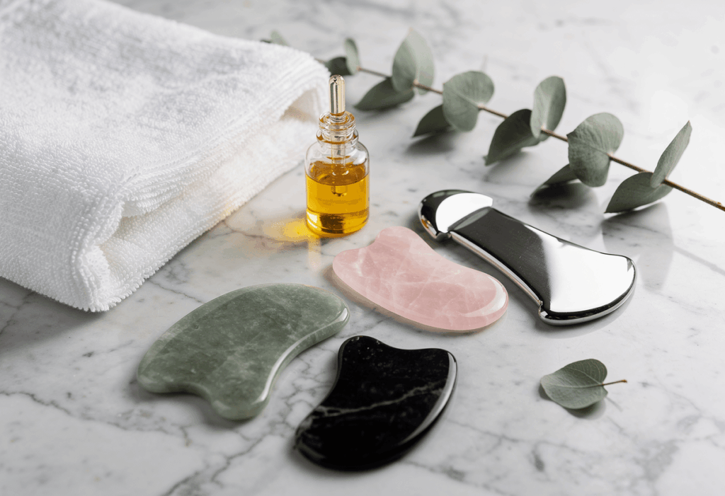 Meilleur gua sha : jade, quartz rose ou acier inoxydable pour sculpter votre visage